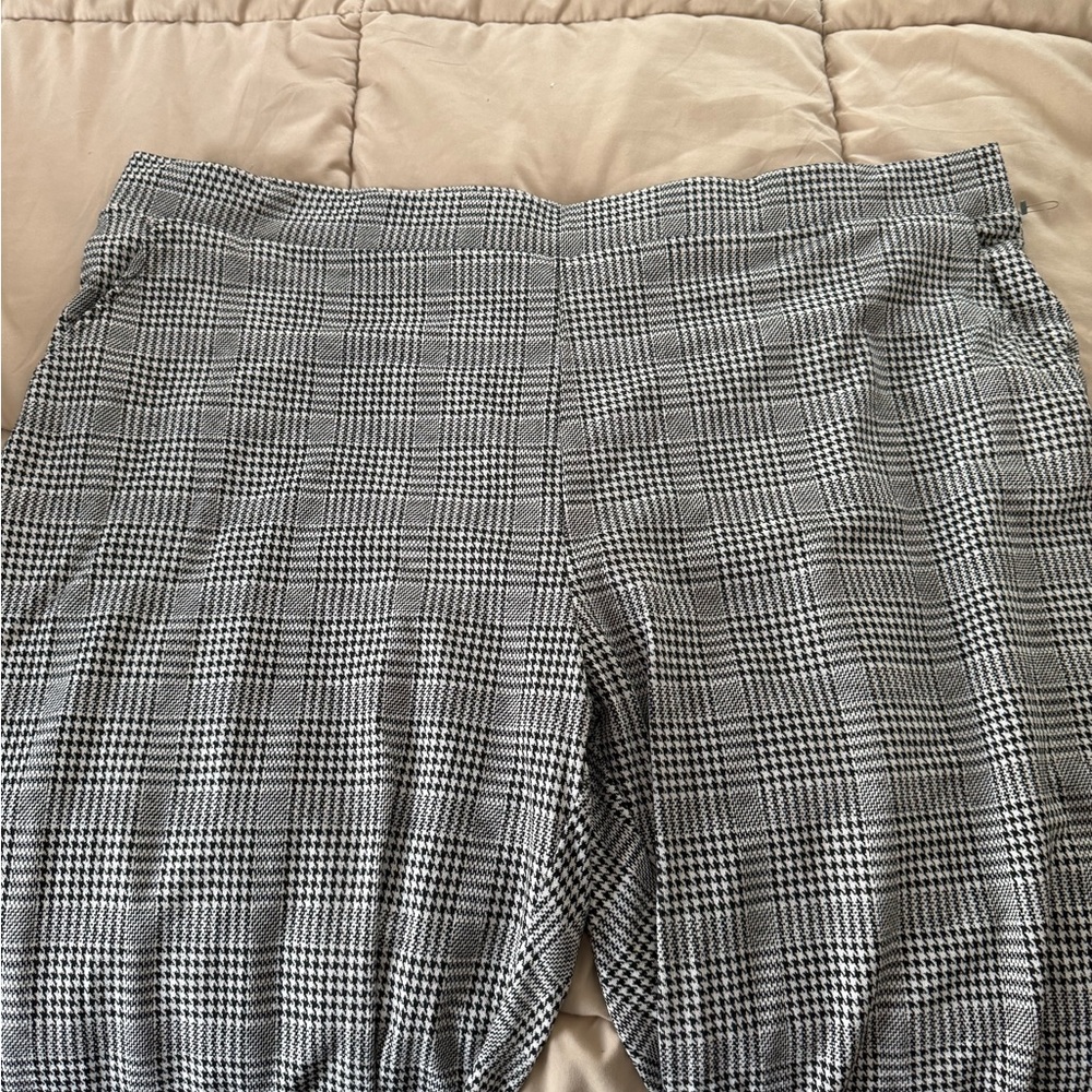 Time and Tru Black and White Plaid Cropped Pants